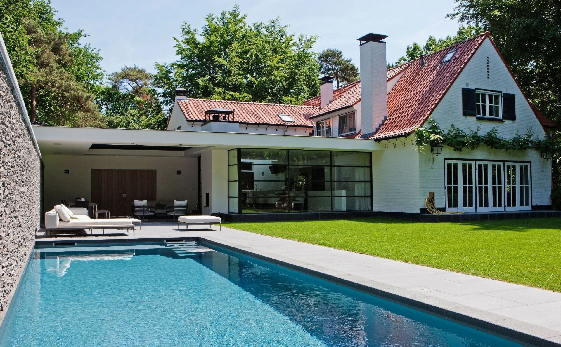 Moderne aanbouw klassieke villa