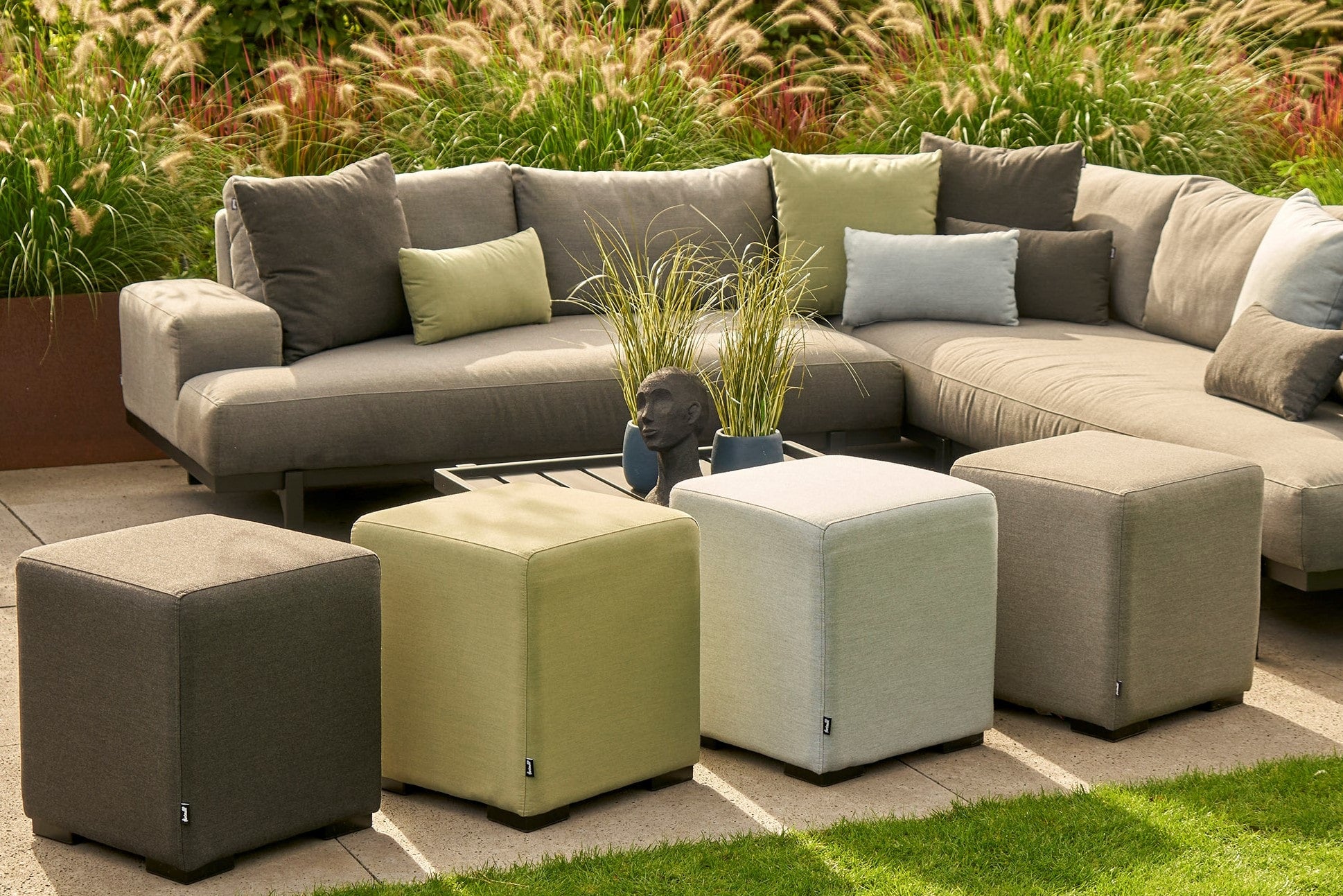 All-weather van Hartman