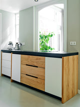 Maatwerk keuken met olijfhout en witte fronten