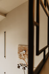 Luxe loft in oude textielfabriek met maatwerk keuken en designtrap