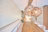 Licht en warm interieur met maatwerk wandmeubel en bronzen keuken