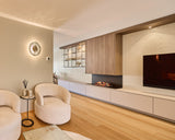 Licht en warm interieur met maatwerk wandmeubel en bronzen keuken