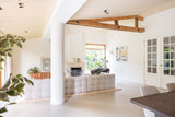 Warm familiehuis met natuurlijk interieur en doordacht lichtplan