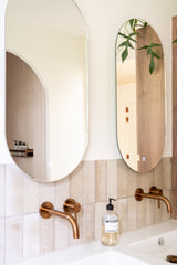 Warm familiehuis met natuurlijk interieur en doordacht lichtplan