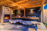 Bar in moderne Oostenrijkse sfeer met doorkijk openhaard-OBLY-Bar-Ontdek deze stijlvolle bar met warme houttinten en strakke lijnen. Een-OBLY