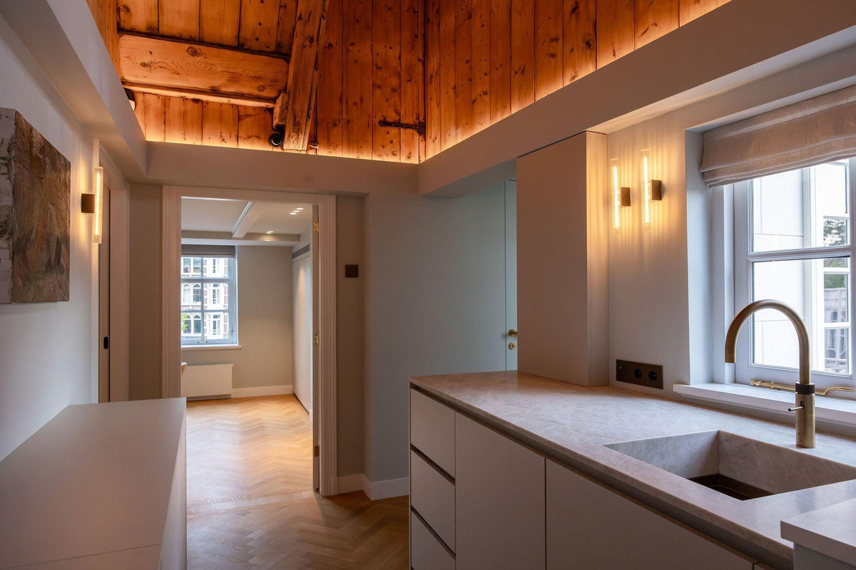 Before & After: Synergie in Renovatie: Harmonie tussen Historie en Moderniteit aan de Keizersgracht-RUIM STUDIO-design keuken,grachtenpand renovatie,historisch interieur,interieurarchitect Amsterdam,luxe renovatie,moderne woonkeuken-OBLY