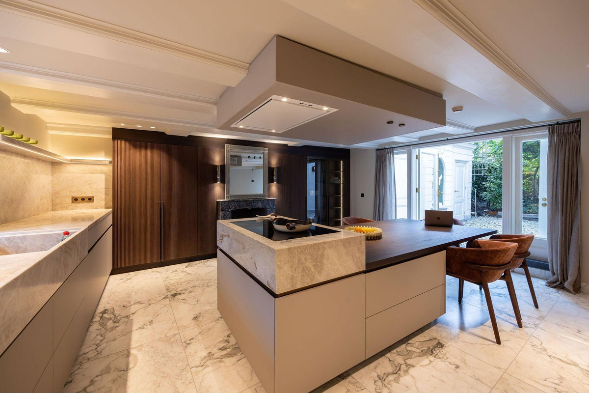 Before & After: Synergie in Renovatie: Harmonie tussen Historie en Moderniteit aan de Keizersgracht-RUIM STUDIO-design keuken,grachtenpand renovatie,historisch interieur,interieurarchitect Amsterdam,luxe renovatie,moderne woonkeuken-OBLY