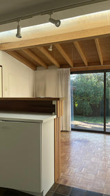 Before & after van een warme moderne woonkeuken en leefruimte-Studio Twentyfour-before and after woning,interieur renovatie,Keuken,maatwerk keuken,moderne woonkeuken,open leefruimte,visgraatvloer,warm modern interieur,woningrenovatie-Before & after moderne woonkeuken en leefruimte renovatie-OBLY