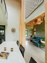 Bijzondere houten woning in de polder-Brandvries-duurzame houten woning,houten huis modern ontwerp,houten villa moderne architectuur,houten woning architectuur,keuken,moderne houten woning-Duurzame houten woning in het polderlandschap | Licht & ruimtelijk-OBLY