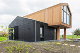 Bijzondere houten woning in de polder-Brandvries-duurzame houten woning,houten huis modern ontwerp,houten villa moderne architectuur,houten woning architectuur,keuken,moderne houten woning-Duurzame houten woning in het polderlandschap | Licht & ruimtelijk-OBLY