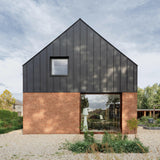 Bijzondere woonbeleving met industriële uitstraling-Brandvries-baksteen,exterieur vrijstaand,hout gevelbekleding,industriële woning,moderne architectuur,stoer design-Bijzondere Woonbeleving met Industriële Uitstraling -OBLY