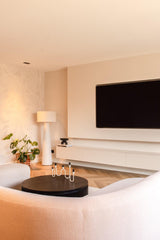 Blikvanger in nieuwbouwwoning Den Haag-Bij Linda interieuradvies-cinewall,Den Haag,Interieurontwerp,Keuken,nieuwbouwwoning-Keuken nieuwbouwwoning Den Haag | BIJ LINDA interieuradvies-OBLY