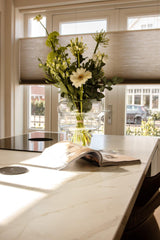 Blikvanger in nieuwbouwwoning Den Haag-Bij Linda interieuradvies-cinewall,Den Haag,Interieurontwerp,Keuken,nieuwbouwwoning-Keuken nieuwbouwwoning Den Haag | BIJ LINDA interieuradvies-OBLY