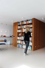 Centraal blok in kunstzinnig appartement-INGE BOUMAN INTERIEUR | ARCHITECTUUR-Badkamer,Boekenkast,Centraal,Kleine ruimte-Centraal blok in kunstzinnig appartement-OBLY