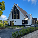 Moderne landelijke woning met karakteristieke kap