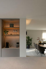 Complete renovatie en modernisering vrijstaande woning.-Elke Speck interieurontwerp-complete woningrenovatie,donkere interieurmaterialen,haardmeubel op maat,luxe woonkeuken,maatwerk interieurdesign,moderne verlichting interieur,moderne vrijstaande woning,Modernisering,open leefruimte,Renovatie,wijnklimaatkast keuken,Woonkamer-Complete renovatie en modernisering vrijstaande woning. -OBLY