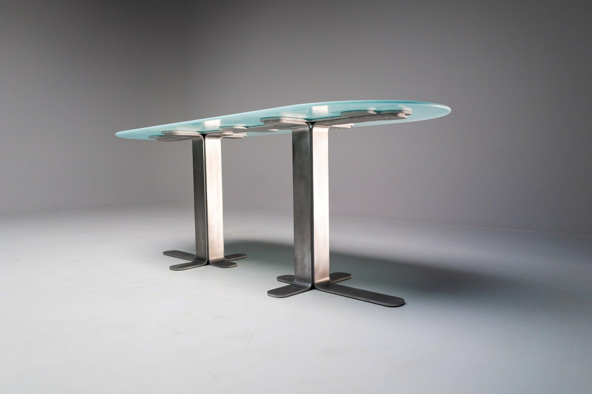 De Pareidolia Table U.S.A.-Kevin Caboor-Aluminium design,Artistiek meubel,Design meubelstuk,Eetkamer,Kunstzinnig design,Modern meubel,Pareidolia Table,Statement furniture,Uniek meubelontwerp-OBLY