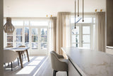 De Warme Woonkeuken-AG Interieur-lichte keuken interieur,luxe woonkeuken interieur,moderne keuken met hout,moderne woonkeuken design,open keuken met eiland,warme woonkeuken-Moderne woonkeuken – Het hart van het huis | Samen Thuis-OBLY