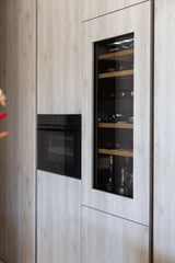 De Warme Woonkeuken-AG Interieur-lichte keuken interieur,luxe woonkeuken interieur,moderne keuken met hout,moderne woonkeuken design,open keuken met eiland,warme woonkeuken-Moderne woonkeuken – Het hart van het huis | Samen Thuis-OBLY