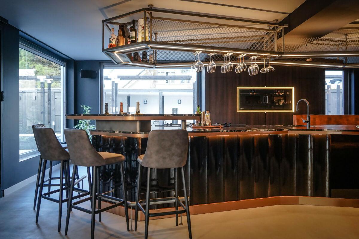 Designkeuken met Hoogwaardige Materialen en Verlichting-Mereno-Keuken-OBLY