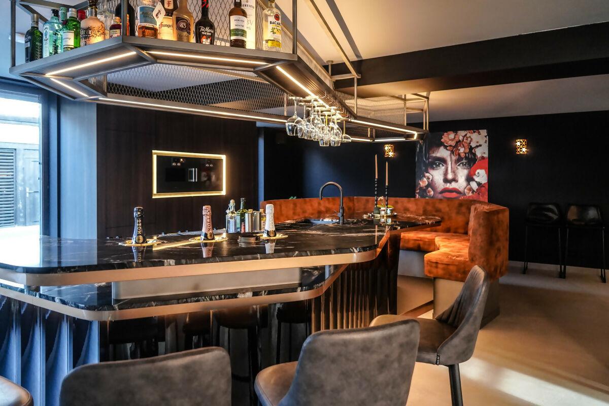 Designkeuken met Hoogwaardige Materialen en Verlichting-Mereno-Keuken-OBLY