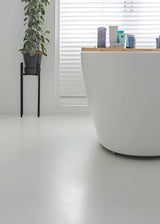Douche met strakke badkamerwanden-Glad Douche-badkamer,minimalistische badkamerwand,moderne inloopdouche design,naadloze badkamerwanden,stijlvolle douche zonder tegels,strakke douchewand badkamer-Douche met strakke badkamerwanden-OBLY