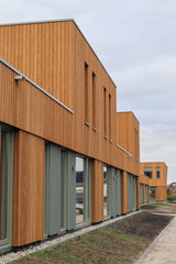 Duurzaam woonproject met houten gevelbekleding in Ommen-Prowood-duurzaam woonproject,eigentijds woonhof,groen wonen,houten gevelbekleding,moderne architectuur,moderne gevelbekleding,natuurlijke materialen,nieuwbouw woningen-Modern woonproject met houten gevelbekleding in Ommen-OBLY