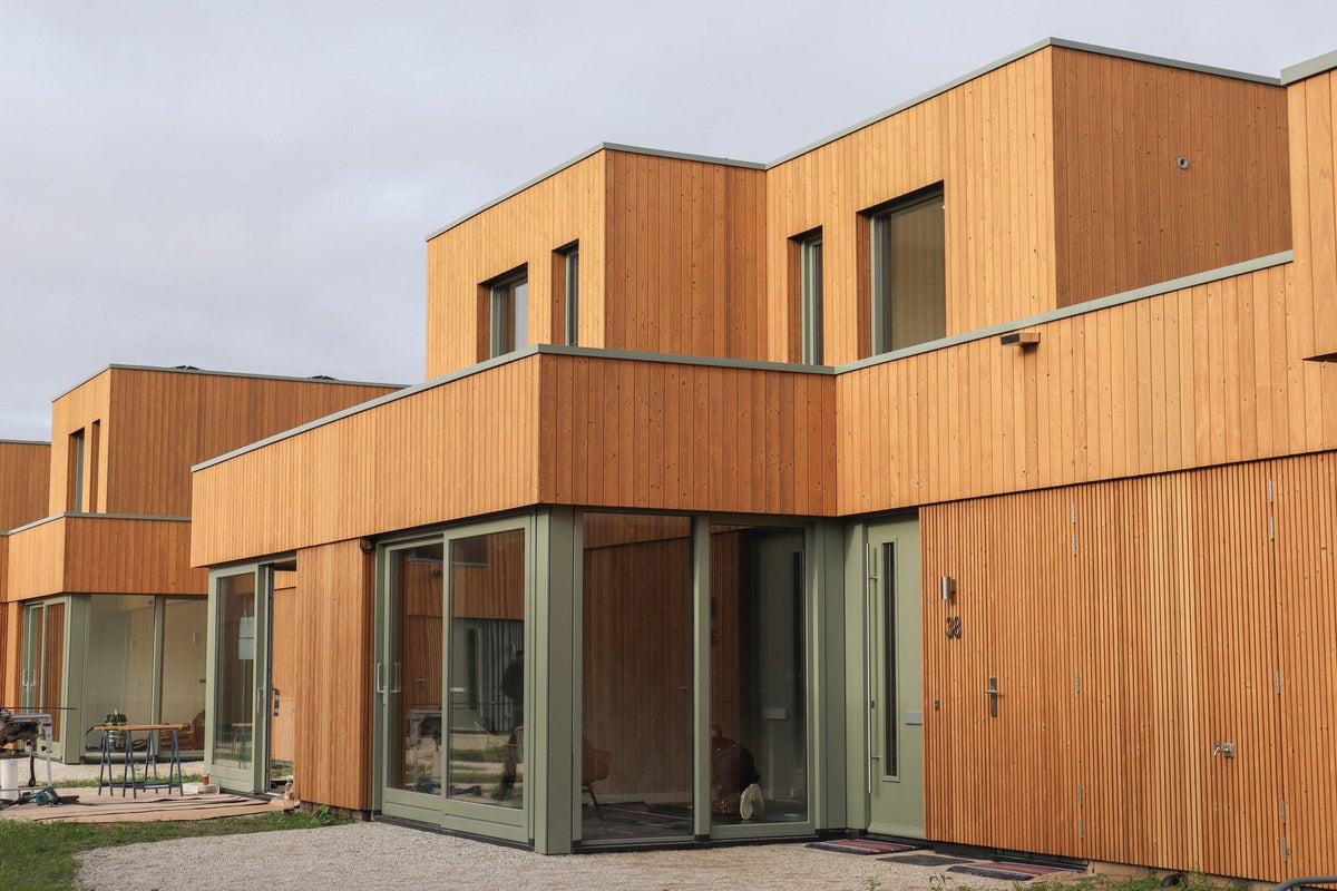 Duurzaam woonproject met houten gevelbekleding in Ommen-Prowood-duurzaam woonproject,eigentijds woonhof,groen wonen,houten gevelbekleding,moderne architectuur,moderne gevelbekleding,natuurlijke materialen,nieuwbouw woningen-Modern woonproject met houten gevelbekleding in Ommen-OBLY