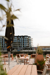 Duurzame terrasmeubels voor horecazaak in Zeeland-Robuust-buitenmeubelen,duurzame-buitenmeubelen,horeca-meubilair,horeca-terras,horeca-terrasinrichting,houten-terrasmeubels,maatwerk-terrasmeubels,stalen-terrasmeubels,Terras,terrasmeubels,tuin,Tuinen-Maatwerk terrasmeubels horeca | Robuust-OBLY