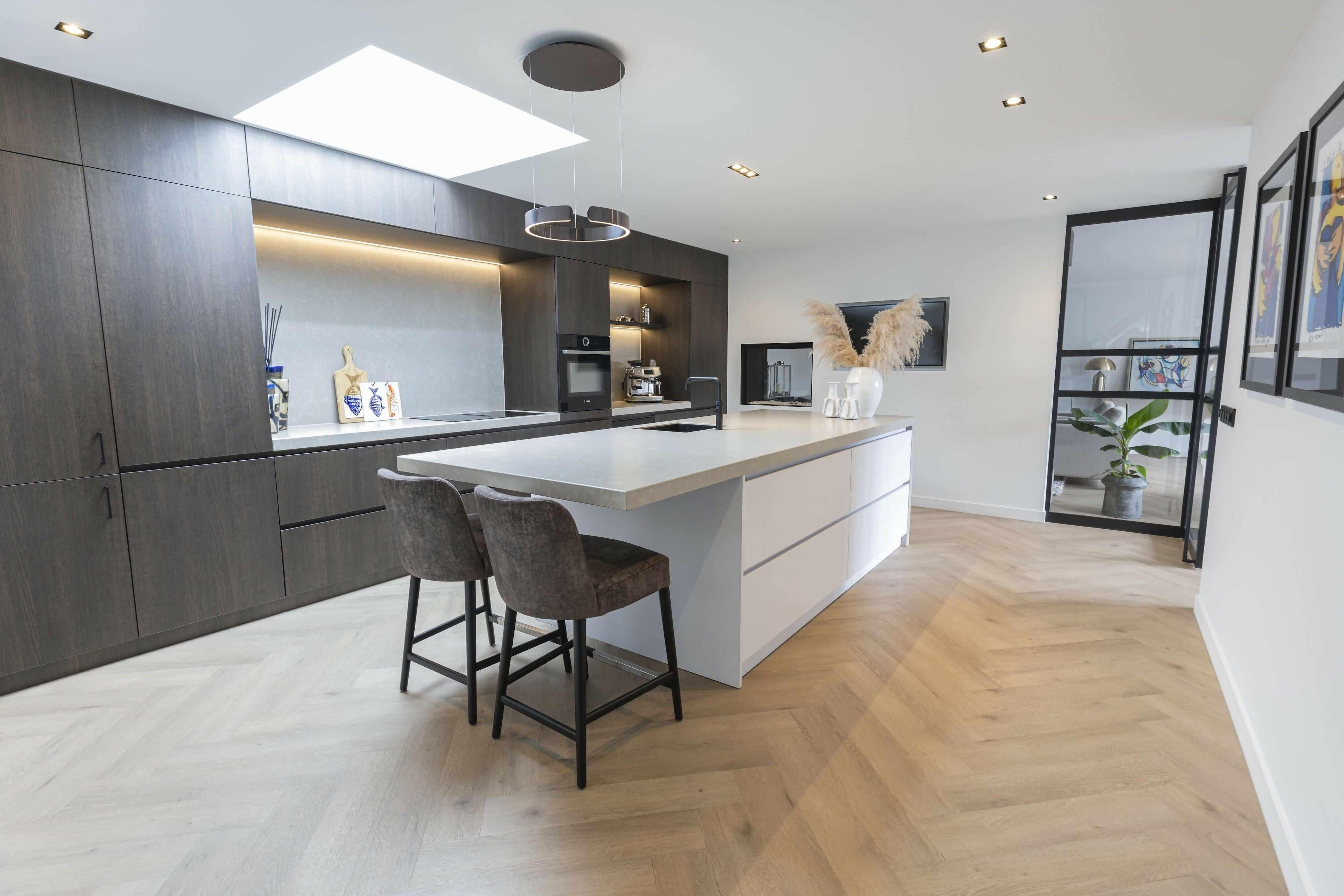 Een keuken waar stijl en functionaliteit samenkomen!-Wolfs Interieur-Keuken-OBLY