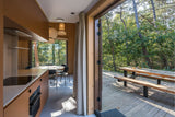 Een licht en vrolijk houten boshuis-Brandvries-boshuis,exterieur,houten woning,moderne architectuur,natuur-Boshuis met grote glaspartijen -OBLY