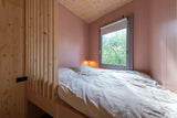 Een licht en vrolijk houten boshuis-Brandvries-boshuis,exterieur,houten woning,moderne architectuur,natuur-Boshuis met grote glaspartijen -OBLY