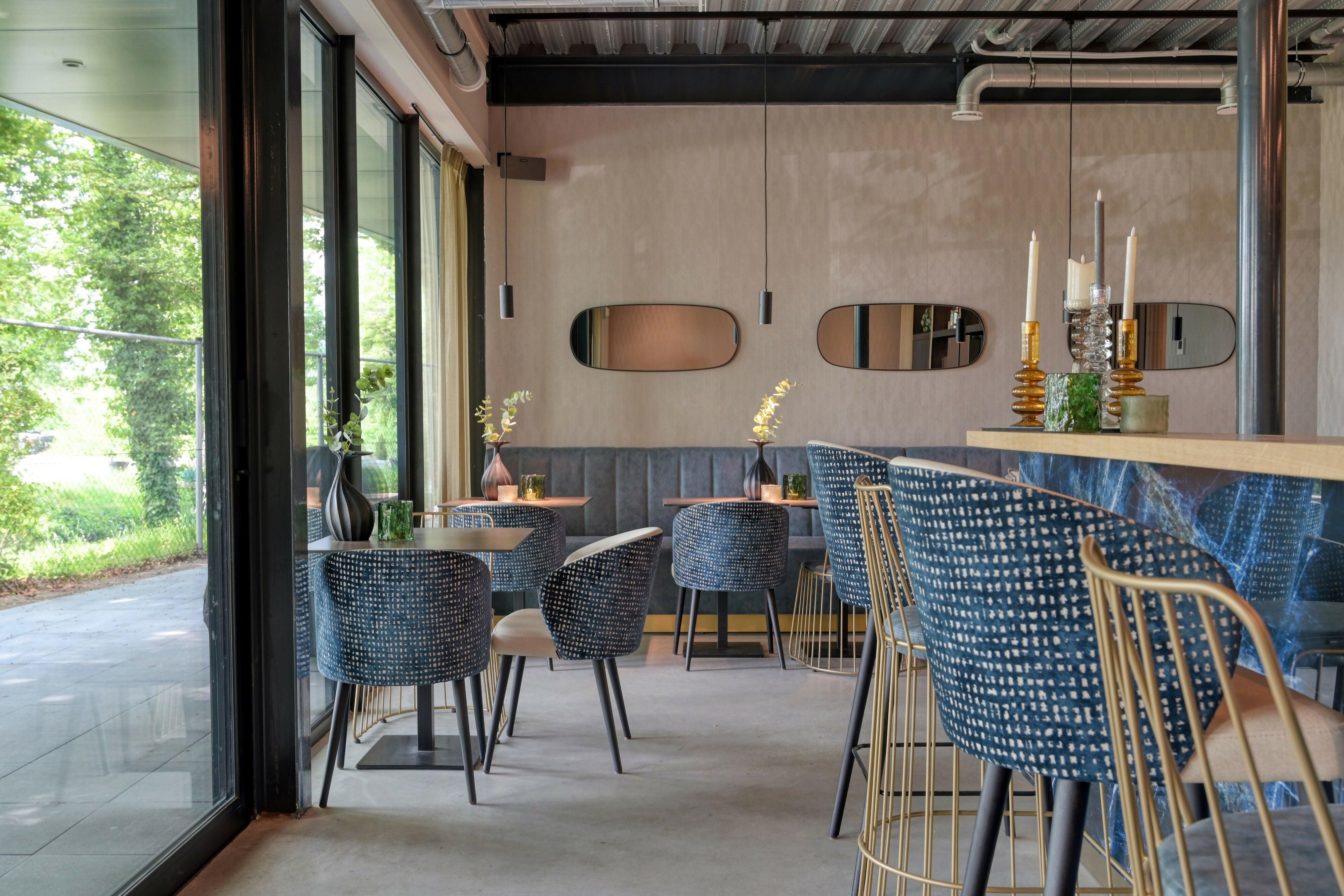 Eigentijds kantoor Vlaardingen met gym-Brobbel Interieur-Eigentijds kantoor voor Sens Bouw | Functioneel, comfortabel en stijlv-OBLY