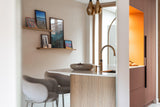 Eiken binnendeur met boog in modern interieur-archidoors-Binnendeur met glas,Boogdeur,Design deur,eiken,Eiken binnendeur,Glasdeur,Houten deur op maat,Interieur,Keuken,keukenontwerp,Maatwerk deur,maatwerkdeur,Woonkamer-OBLY