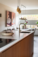 Eiken binnendeur met boog in modern interieur-archidoors-Binnendeur met glas,Boogdeur,Design deur,eiken,Eiken binnendeur,Glasdeur,Houten deur op maat,Interieur,Keuken,keukenontwerp,Maatwerk deur,maatwerkdeur,Woonkamer-OBLY