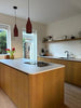 Eiken keuken op maat met natuurstenen werkblad-Meubellen-design keuken,luxe keuken,maatwerk keuken,moderne keuken,natuurstenen werkblad,warme keuken-Eiken keuken met natuursteen | Maatwerk keuken-OBLY