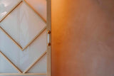 Eiken taatsdeur met custom made design-INDU DOORS-custom design,eikenhout,luxe afwerking,moderne deuren,Taatsdeur,Woonkamer-Eiken taatsdeur met custom made design van Indu Doors-OBLY