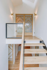 Eiken taatsdeur met custom made design-INDU DOORS-custom design,eikenhout,luxe afwerking,moderne deuren,Taatsdeur,Woonkamer-Eiken taatsdeur met custom made design van Indu Doors-OBLY