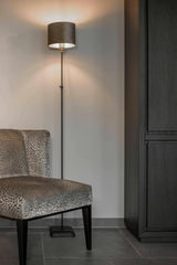 Elegante woonkamer met grijze tonen-VAN WOLFSWINKEL WONEN-Woonkamer-Elegante woonkamer met grijze tonen-OBLY