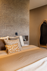 Hotel Chique Slaapkamer met Warme Aardetinten