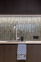 Nieuwbouwkantoor met industriële uitstraling en maatwerk interieur