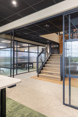 Nieuwbouwkantoor met industriële uitstraling en maatwerk interieur