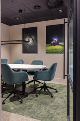 Nieuwbouwkantoor met industriële uitstraling en maatwerk interieur