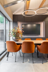 Nieuwbouwkantoor met industriële uitstraling en maatwerk interieur