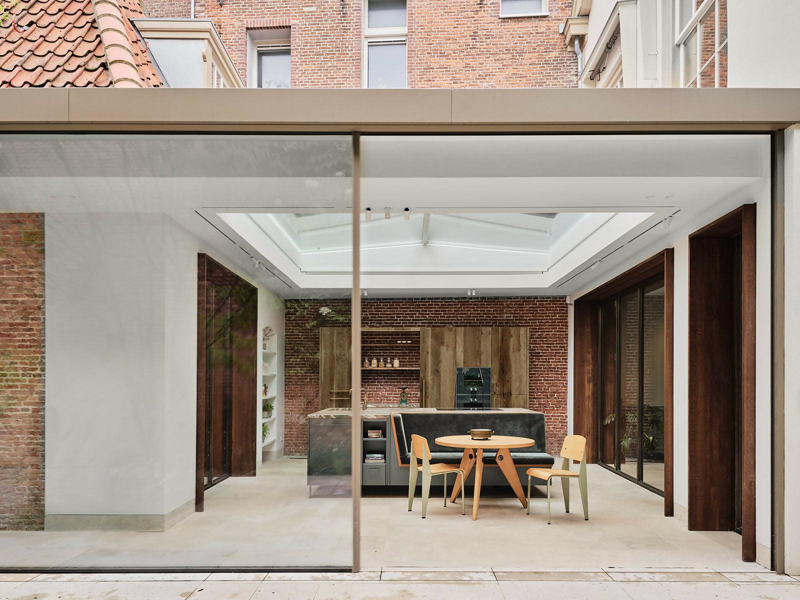 Fabriek Renovatie-Studio Ruim-fabriek renovatie,historisch pand renovatie,industriële woning,luxe woonkeuken,moderne loftwoning,wonen in oude fabriek-Renovatie Fabriek | Historie & Moderniteit in Harmonie-OBLY