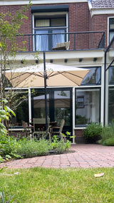 Glazen uitbouw aan karakteristieke woning-GreenPien-Aanbouw,glazen aanbouw,glazen uitbouw,moderne aanbouw,uitbouw woning,woning uitbouwen-Glazen uitbouw aan woning | Moderne aanbouw-OBLY