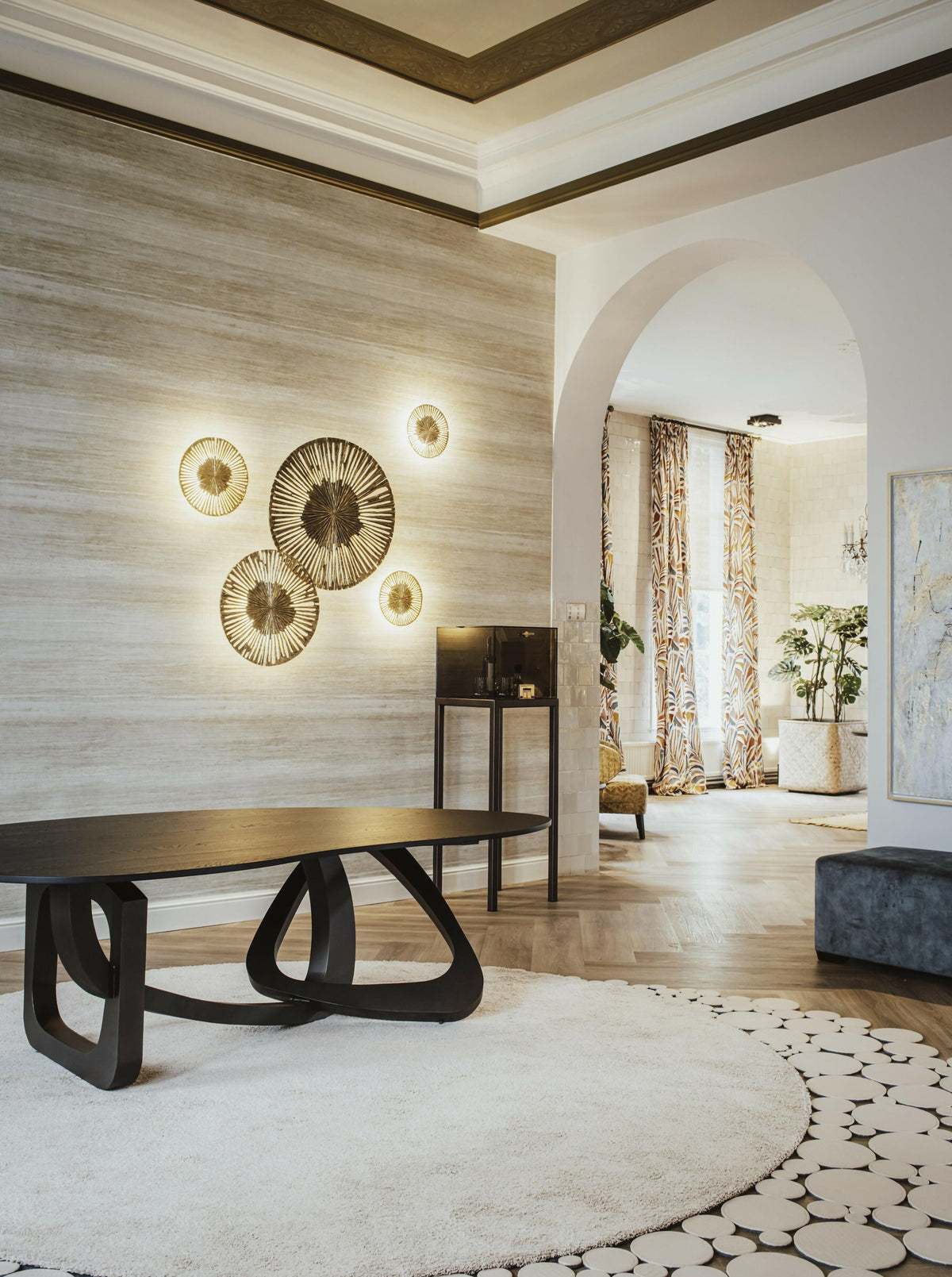 Graceful eettafel | Maatwerk design-Rinske Laurentius-Ambachtelijk vakmanschap,Design eettafel,Houten eettafel,Keuken,Luxe eetkamer,Modern meubeldesign,Organisch design,Rinske Laurentius design,Statement tafel-Graceful eettafel | maatwerk vol kracht en elegantie-OBLY