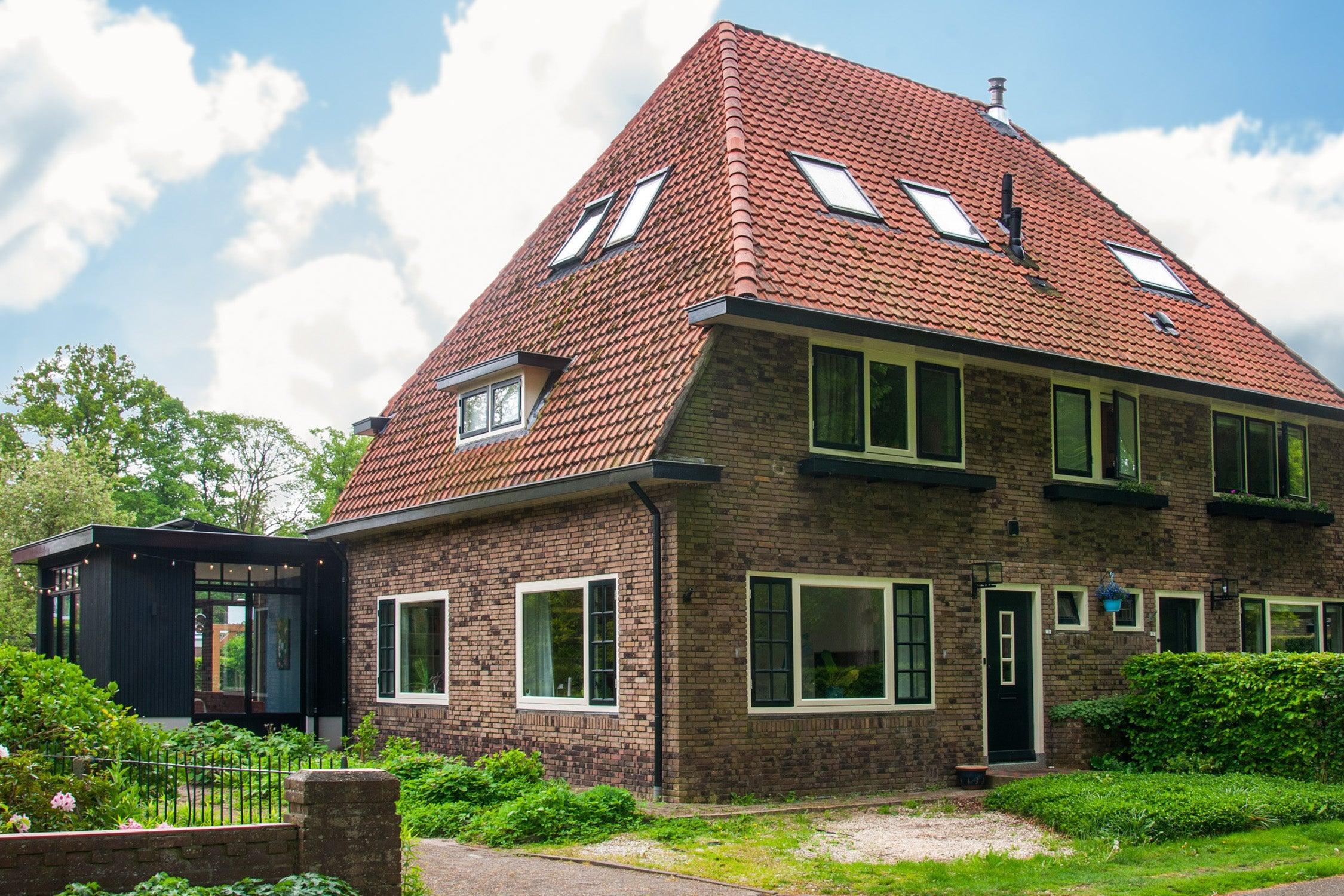 Hedendaagse uitbouw bij jaren ’30 woning-BRANDVRIES – architectuur collectief-Aanbouw,aanbouw jaren 30 woning modern,glazen aanbouw jaren 30 woning,jaren 30 woning uitbouw,Jaren30woning,Keuken,moderne uitbouw jaren 30 woning,uitbouw jaren 30 huis,Villa,Woonkamer-OBLY
