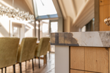 Herontwerp keuken & eetruimte-MH Interieurdesign-eiken maatwerk keuken,exclusief keukenontwerp,Keuken,luxe keuken,warme woonkeuken-Luxe landelijke keuken met marmer en eiken maatwerk-OBLY