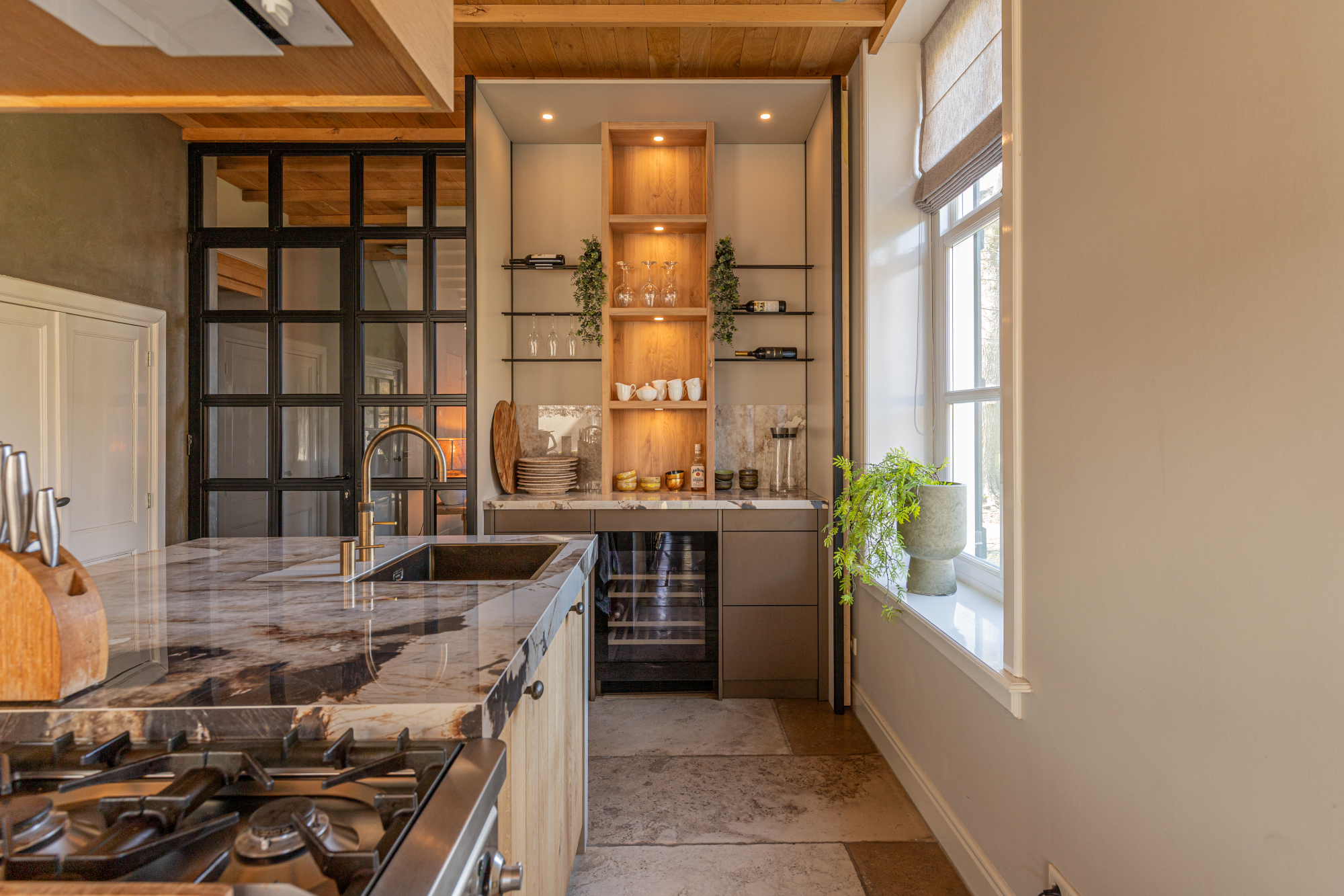 Herontwerp keuken & eetruimte-MH Interieurdesign-eiken maatwerk keuken,exclusief keukenontwerp,Keuken,luxe keuken,warme woonkeuken-Luxe landelijke keuken met marmer en eiken maatwerk-OBLY